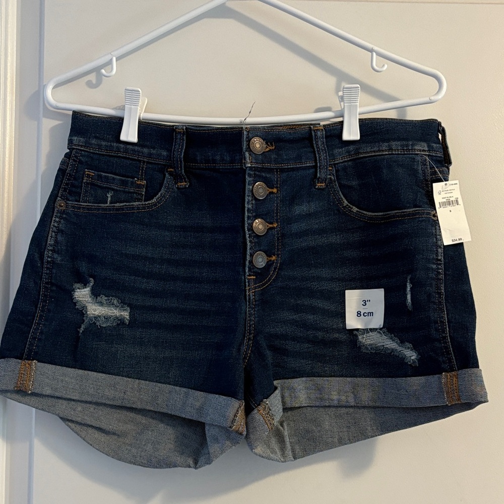 Old Navy Women’s Dark Denim Shorts, Sz 8
New with tags